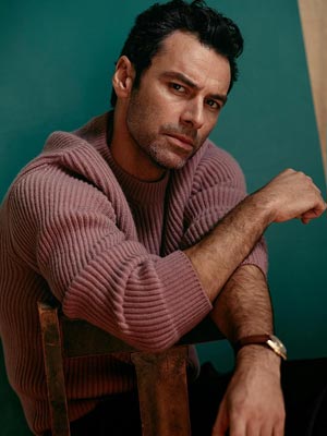 Эйдан Тернер в роли Деклана О'Хары